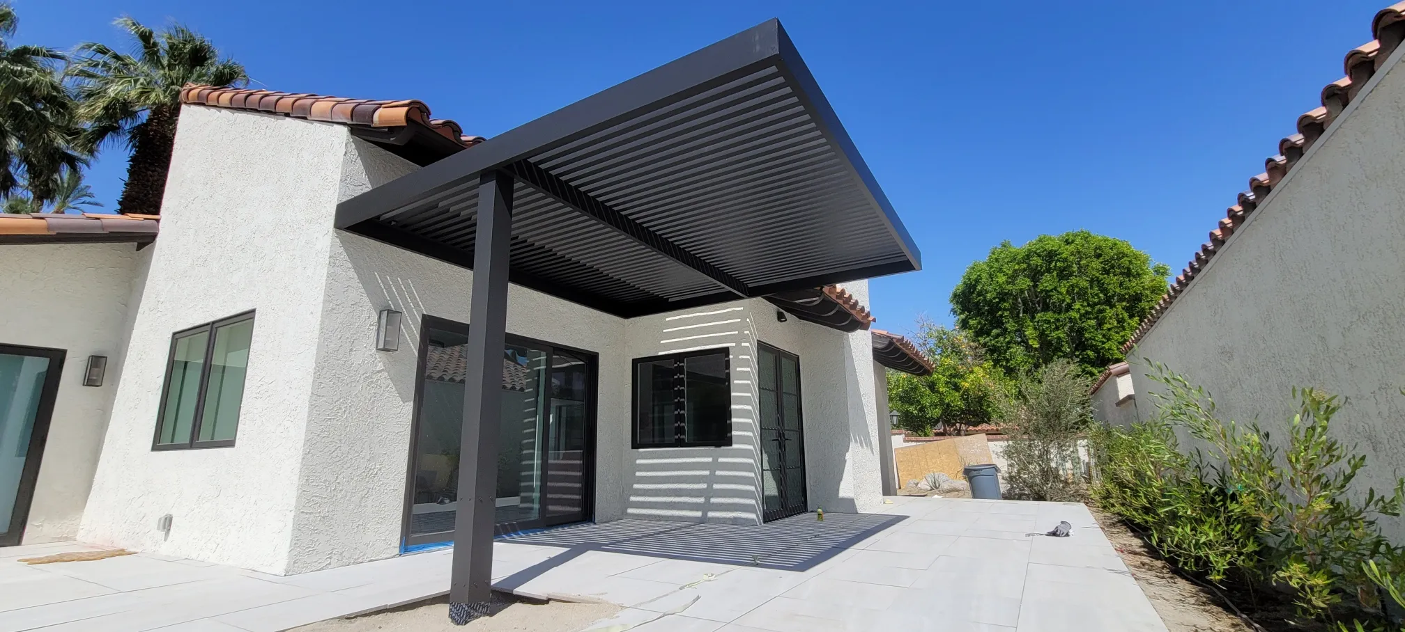 4K premium extruded aluminum cantilevered pergola for a DFW home