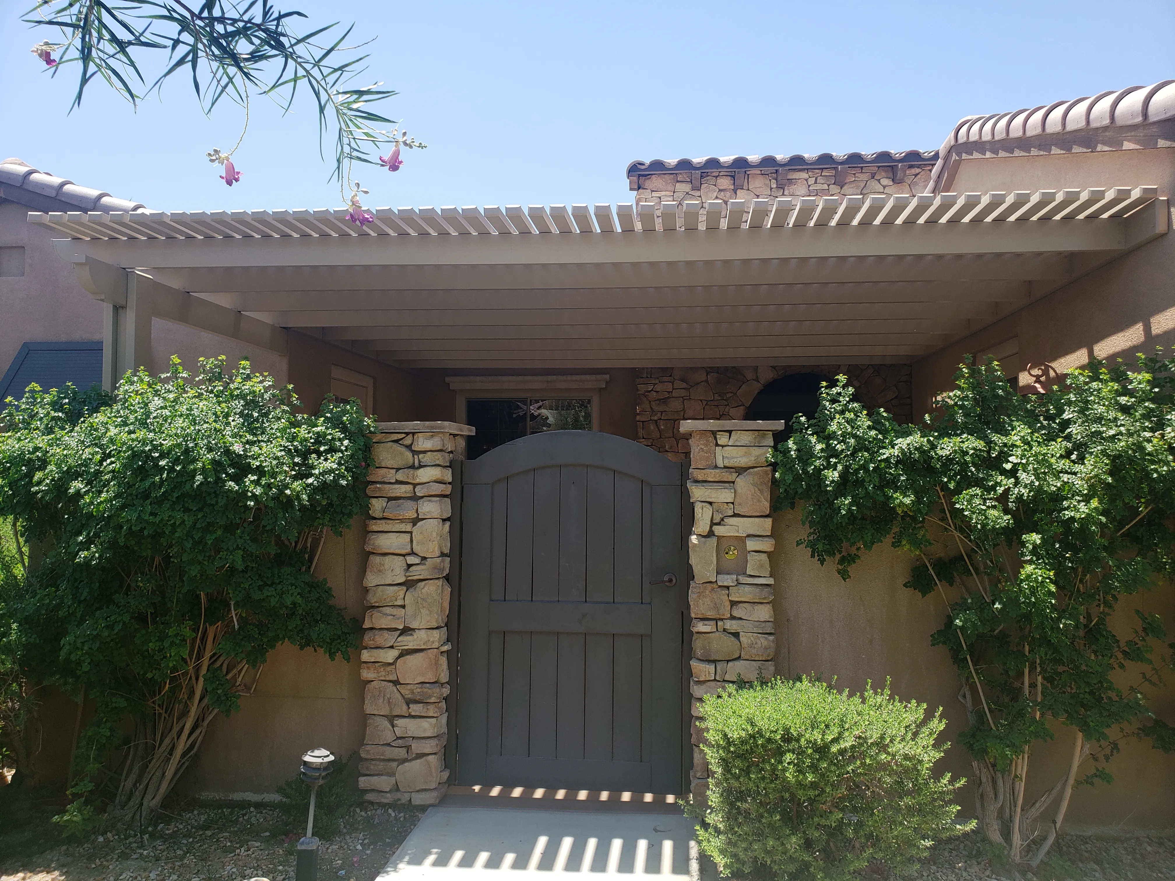 Weatherwood courtyard pergola for an outdoor area