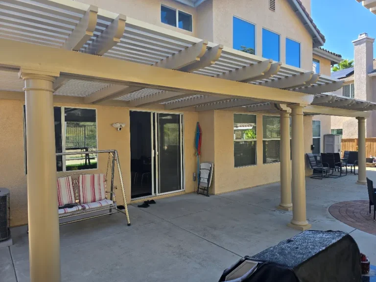 aluminum pergola built with Duralum's weatherwood