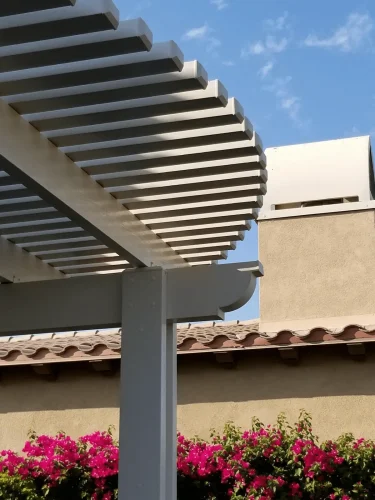 curved aluminum pergola with corbel ends